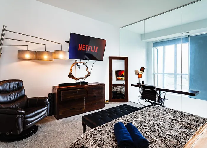 Penthouse Paradise - Downtown Toronto - Pool & Gym